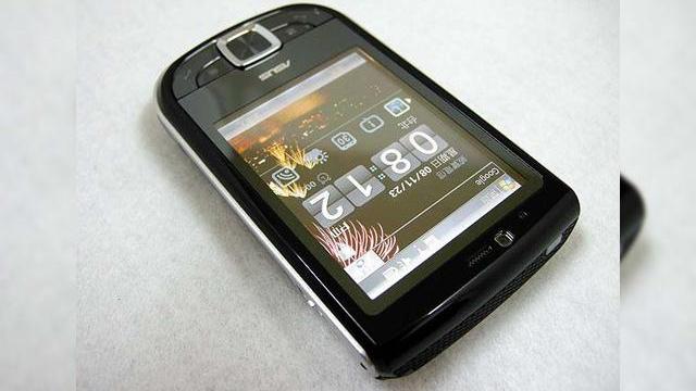 <b>Asus P565 analizat intr-o recenzie, performanta HTC la puterea a doua</b>Cei de la Mobile01.com nu s-au zgarcit deloc cu imaginile si cuvintele in noul lor review al smartphone-ului Asus P565. Am putea spune chiar ca aceasta recenzie este una dintre cele mai complexe pe care le-am vazut vreodata si ca handsetul reuseste sa "ia...