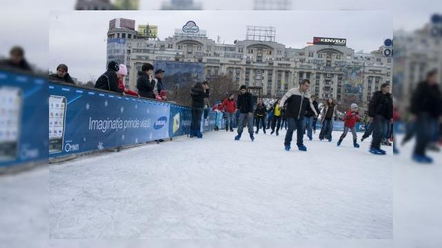 <b>Samsung da startul distractiei pe gheata in Ice Park</b>Samsung Electronics a inaugurat recent patinoarul Ice Park in Piata Unirii, din Bucuresti, noul punct principal de atractie pentru cei plini de energie si pasionati de patinaj. Initiativa "Ice Park powered by Samsung" este menita sa ne faca sa uitam ca...