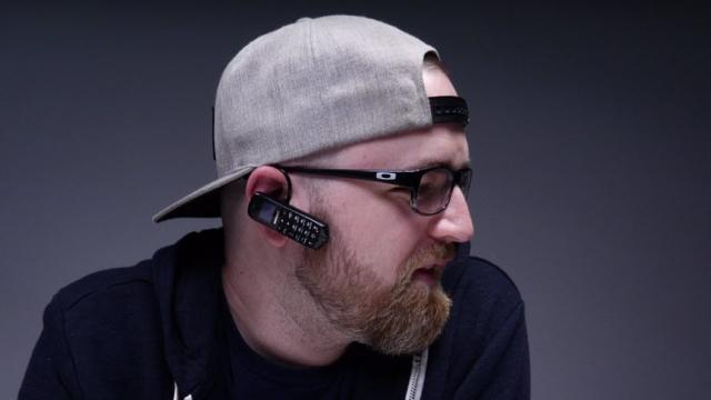 <b>Turul Magazinelor #278: cea mai trăznită cască Bluetooth, să râdem cu topica unei drujbe la ofertă şi avem şi un radio vintage pentru voi</b>Deși mai toți ochii sunt ațintiți asupra lansării Apple de astăzi, nu uităm de Turul Magazinelor și vă prezentăm chiar acum o serie de recomandări foarte interesante. Pe lista noastră se află cea mai trăznită cască Bluetooth pe care am descoperit-o 