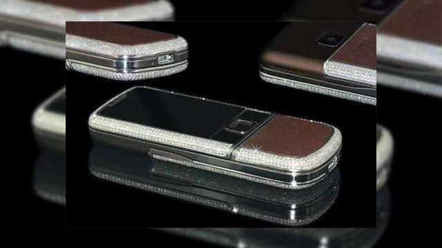 <b>Nokia 8800 Princess Edition, telefonul pretios care valoreaza cat o masina</b>Goldstriker a anuntat un nou membru al familiei sale de telefoane de lux: Nokia 8800 Princess Edition, care va fi pus in vanzare in magazinul Colette din Paris, incepand cu luna ianuarie a anului 2009. Nokia 8800 Princess Edition va costa aproape 13.000...