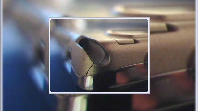 <b>Sony Ericsson XPERIA X1 are probleme cu carcasa!</b>Dupa ce aflam cu ceva timp in urma ca faimosul iPhone in varianta alba ar fi predispus la crapaturi ale carcasei, iata ca a venit randul lui Sony Ericsson XPERIA X1 sa se confrunte cu o problema similara. Utilizatori ai smartphone-ului au afirmat ca au...