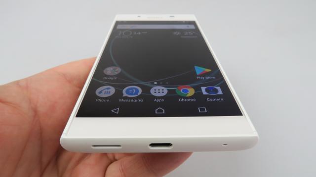 <b>Sony Xperia L1: Multimedia cu volum şi claritate excelentă, chiar şi la 50%</b>Telefoanele Sony au avut mereu o reputaţie bună când vine vorba de acustica, fie că e vorba despre modele Walkman, Cybershot, Xperia sau alte serii. Ca atare nu se putea abate Xperia L1 de la reţeta, chiar dacă are un preţ mai mic.