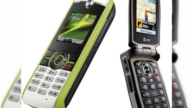 <b>Motorola anunta 3 noi telefoane, doar unul interesant</b>Motorola tocmai a prezentat oficial 3 noi telefoane care nu ne-au surprins de vreme ce acestea fusesera "scapate" pe Internet cu ceva timp in urma si aflasem cateva informatii despre ele si cu o saptamana in urma. Printre cele 3 handseturi se numara...