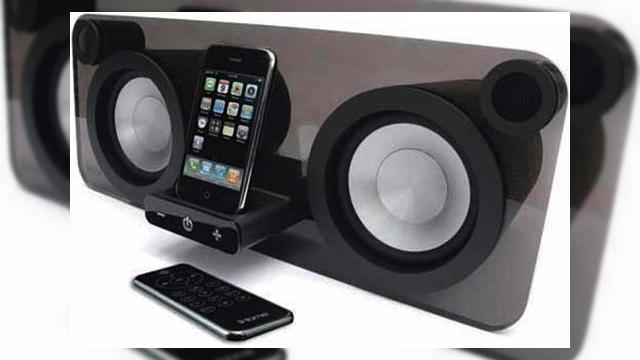 <b>iHome lanseaza sistemul de difuzoare iP1 pentru iPod si iPhone</b>iHome nu se axeaza in special pe dockuri iPod sau sisteme audio, dar compania a decis sa isi extinda linia de produse cu ocazia showului CES, pregatind pentru acesta noul sistem iP1. Avem de-a face cu un sistem audio de 100W, dotat cu 2 woofere de 4...