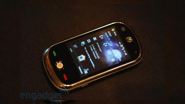 <b>Motorola SURF A3100 analizat si testat la CES 2009</b>Motorola SURF este unul dintre noile terminale ale companiei americane, ce a putut fi testat la standurile de la CES 2009, dupa ce a aparut pe Internet de nenumarate ori in ultimele luni, sub numele de cod Atila. Obisnuiti cu performanta interfatei...