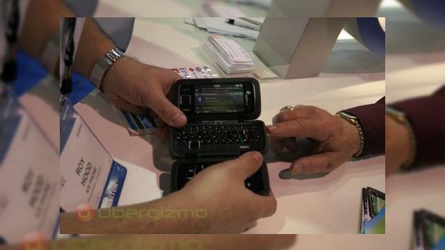 <b>IcePhone, telefonul pentru urgente, prezentat la CES 2009</b>Handsetul IcePhone a aparut pentru prima oara pe Internet in luna noiembrie, uimind publicul cu dotarile sale si butonul pentru situatii de urgenta cu care soseste. Acum iata-l prezentat la CES 2009 si disponibil pentru experiente hands on. IcePhone va...
