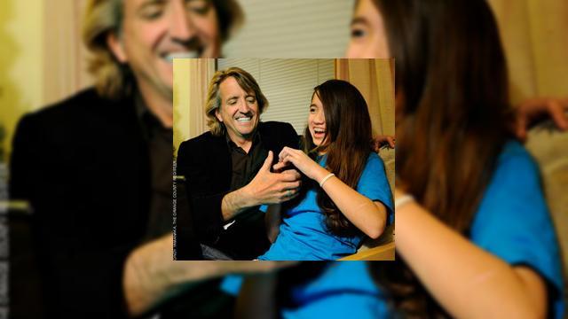 <b>O fata de 13 ani a trimis 14.528 SMS-uri intr-o luna</b>Iata ca scrierea si trimiterea SMS-urilor este mai nou un sport, de vreme ce unii fac asta intensiv si o fac bine... Cel mai bun exemplu este o tanara de 13 ani, care a trimis nu mai putin de 14.528 de SMS-uri intr-o luna. Povestea ei i-a fascinat pe...