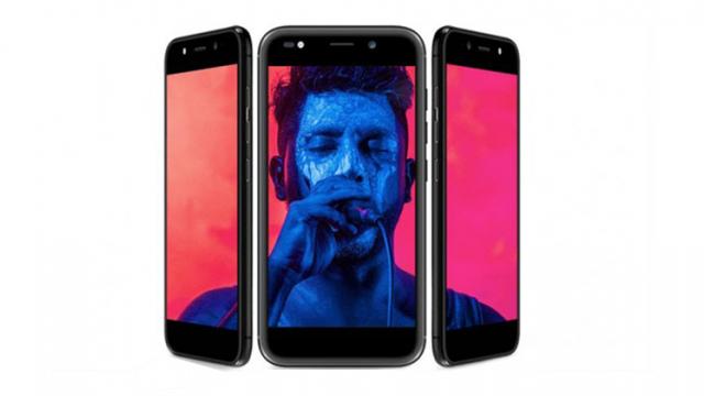 <b>Micromax anunță telefonul Selfie 3; aduce o cameră frontală de 16 mpx cu senzor Samsung și bliț LED</b>Producătorul indian Micromax a lansat astăzi un nou smartphone axat pe captura selfie, model numit Selfie 3 pe care îl vedeți în imaginile de mai jos. Acesta aduce la bord o cameră frontală de 16 megapixeli cu senzor Samsung și alături primim și