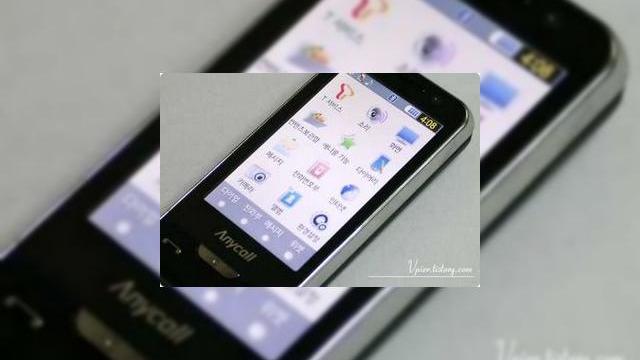 <b>Samsung prezinta un nou telefon cu camera de 8 megapixeli</b>Evident, acest promitator telefon cu camera nu va sosi in Europa sau SUA deocamdata, el fiind destinat pietei coreene. Handsetul soseste cu un display touchscreen WVGA cu rezolutie de 800 x 480 pixeli si o camera de 8 megapixeli cu blitz Xenon. Observati...