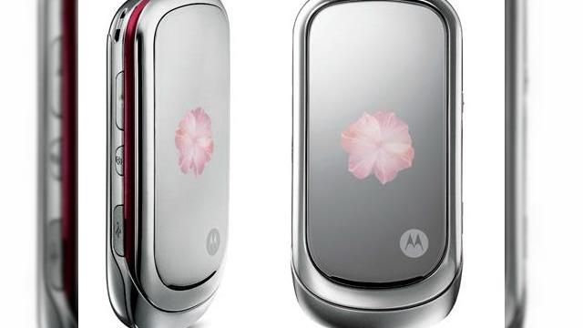<b>Motorola PEBL Rose Bloom, cadoul ideal pentru Ziua Indragostitilor</b>Fie ca sarbatoriti Valentine's Day sau Dragobete, o idee buna de cadou va fi acest nou telefon Motorola, modelul PEBL Rose Bloom. Acesta este un handset cu clapeta si margini rotunjite, impodobit cu imaginea unui trandafir in partea frontala. Acest...