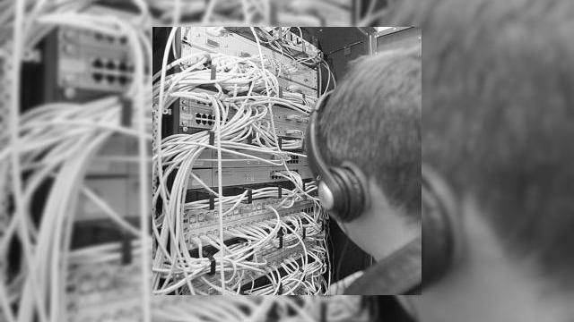 <b>Big Brother e oficial de azi, convorbirile si SMS-urile tale sunt inregistrate</b>Incepand de astazi, 20 ianuarie 2009, datele despre convorbirile telefonice si mesajele text trimise de dumneavoastra vor fi stocate de catre operatorii de telefonie (fixa si mobila) timp de 6 luni. Astfel se va aplica legea 298/2009, iar informatiile vor...