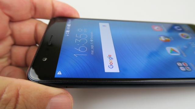 <b>ASUS ZenFone Zoom S: Conectivitate mixtă privind caracteristicile, bizară chiar</b>Ne intrigă atunci când un telefon face atâtea lucruri bune, dar se împiedică la cele mai simple. Ca atare faptul că ASUS ZenFone Zoom S are nişte bug-uri de conectivitate ne-a făcut să ne punem câteva întrebări. Am avut o unitate de test nefinalizata?