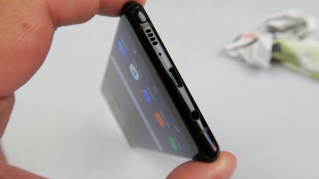 <b>Samsung Galaxy Note 8: Multimedia cu difuzor singular chiar şi în 2017, dar cu egalizator complex</b>Unul dintre puţinele aspecte la care cârcotaşii vor putea obiecta legat de Galaxy Note 8 e faptul că vine cu un difuzor singular jos şi nu cu difuzor dual, stereo eventual. Deja am văzut în acest an câteva telefoane capabile chiar şi pe partea de..