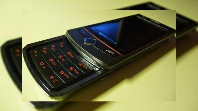 <b>Samsung Loches S8300, inca un telefon cu camera 8 megapixeli</b>Dupa M8800 si Pixon, Samsung se pregateste sa repete experienta cu inca un telefon cu camera de 8 megapixeli, un model aflat la stadiul de zvon deocamdata: S8300, zis si Loches. &nbsp; &nbsp; Handsetul a scapat pe Internet si stim despre el ca are o...