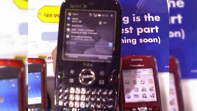 <b>Palm Treo Pro fotografiat; lista sa de specificatii dezvaluita</b>Retailerul american Best Buy a dat lovitura din nou, dezvaluind terminalul Palm Treo Pro, in varianta disponibila prin operatorul Sprint. Acest Palm Treo Pro este un terminal CDMA, a carui imagine o puteti admira mai sus si care soseste cu suport...