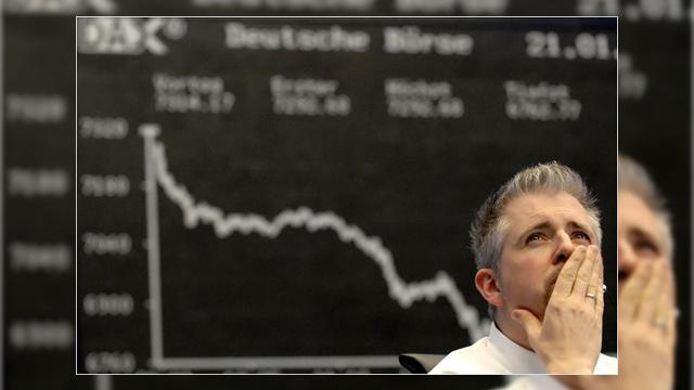 <b>Piata telefoniei mobile, atinsa de recesiune</b>Recesiunea economica globala a afectat destul de grav producatorii de terminale mobile, pana si Nokia resimtindu-i efectele negative. Producatorul finlandez anunta joi ca vanzarile sale din ultimul trimestru au scazut cu 19%, fata de aceeasi perioada a...