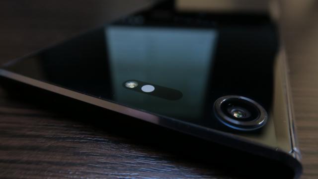 <b>Sony Xperia XZ Premium: Camera maximă de la Sony la ora actuală, mai mult ziua totuşi</b>O nouă generaţie de senzori de cameră a debutat cu Sony Xperia XZ Premium, aşa numitul Motion Eye de 19 MP fiind vedeta aici. E vorba despre un senzor capabil de captură video slow motion la 960 FPS, ceva ce părea imposibil pe mobil până acum câţiva ani.