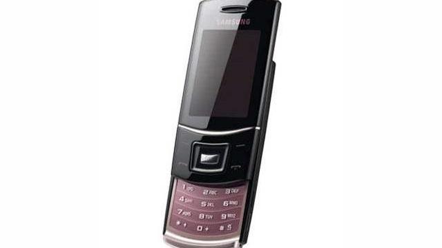 <b>Samsung lanseaza 8 noi telefoane, printre care si S5050, C5212, S3301 si E2210</b>Mobile World Congress 2009 va gazdui o serie de lansari de marca ale unor terminale mobile mult-asteptate, dar pana la debutul showului aflam ca numeroase modele au "scapat" pe Internet. Astfel am descoperit ca Samsung pregateste un telefon cu camera de...