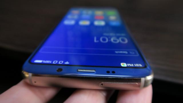 <b>Bluboo S8: Hardware teoretic excelent la suma plătită, dar nu credeţi tot ce scrie pe hârtie</b>E amuzant să intri în războiul specificaţiilor, pentru că teoretic acest telefon are dotări mai bune decât un iPhone 8, are mai mult RAM şi capacitate a bateriei mult peste. Teoria nu se pupă cu practica evident, pentru că în realitate iPhone 8 este..