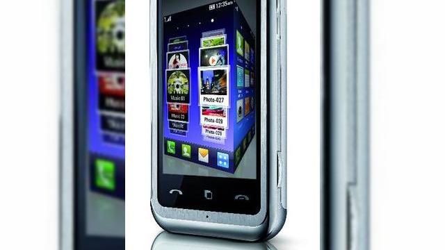 <b>LG Arena KM900 anuntat oficial, va fi prezentat la MWC 2009</b>Va anuntam cu cateva zile in urma ca LG pregateste un puternic rival pentru Apple iPhone, un terminal care aminteste de Samsung Omnia si poarta numele de LG Arena KM900. Iata ca acum handsetul a fost confirmat oficial si aflam si ca acesta va fi prezent...