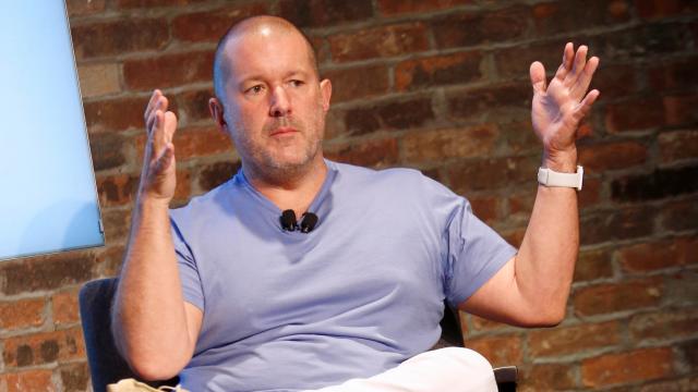 <b>Jony Ive discută despre cei 5 ani de eşec necesari pentru a ajunge la crearea lui iPhone X</b>A trecut ceva vreme de când Jony Ive nu a mai fost în lumina reflectoarelor şi sincer m-am mirat că nu a apărut la evenimentul Apple din luna septembrie. Nu am avut nici clasicul spot cu el şi cu fundal alb, vorbind calm despre inovaţie.
