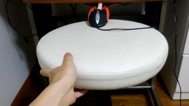 <b>Nu ai volan pentru gaming? Se rezolvă</b>Gaming-ul pe PC se poate dovedi tare costisitor, dar nici jucatul pe consolă nu este la mare distanță. Astăzi aruncăm totuși o privire asupra unei metode prin care putem realiza un volan de gaming fără prea multe resurse. Lifehack-ul vine din partea 