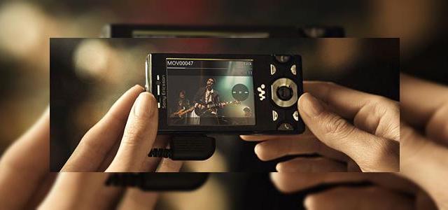 <b>Sony Ericsson anunta telefonul W995, cunoscut pana acum drept Hikaru</b>Cunoscut mai degraba pentru numele sau de cod, Hikaru, Sony Ericsson W995 este unul dintre cele mai promitatoare handseturi cu functii multimedia avansate. Terminalul reuseste sa combine functiile unui Cyber-shot cu cele ale unui Walkman, intr-un singur...