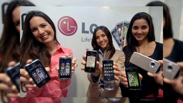 <b>LG scapa pe web cateva telefoane cu touchscreen, inainte de MWC 2009</b>Cu doar cateva ore inainte de debutul lui Mobile World Congress 2009, LG a scapat pe web o imagine, in care prezinta cateva telefoane noi, despre care nu avem informatii. Observati ca toate handseturile incorporeaza display-uri touchscreen. De la stanga...