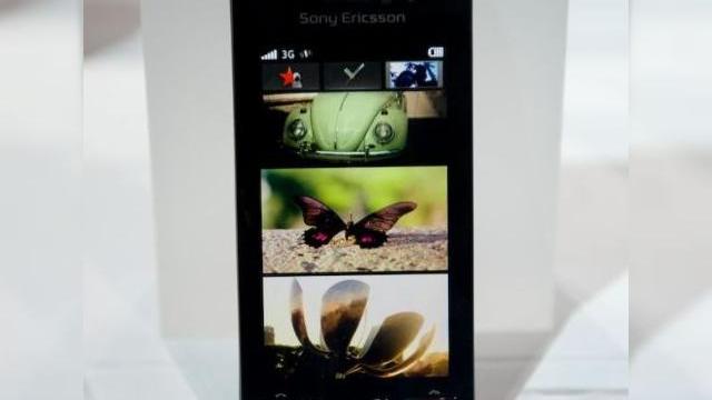 <b>Telefonul Sony Ericsson cu camera de 12 megapixeli in actiune (Video)</b>Dupa ce va informam cu cateva ore in urma ca Sony Ericsson a anuntat un incredibil telefon cu camera de 12 megapixeli, iata ca il putem urmari pe acesta in actiune in urmatorul clip video: Prototipul, pe numele sau Idou este dotat cu o camera de 12.1...