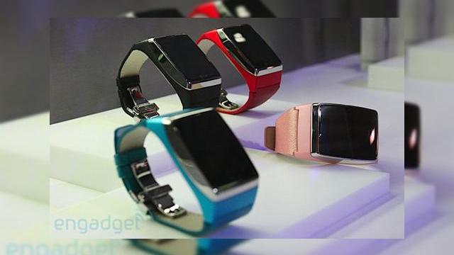 <b>Orange lanseaza in premiera ceasul telefon LG G910</b>Acest produs a facut furori la CES 2009 si iata ca ceasul telefon al celor de la LG este din nou in atentia publicului, de aceasta data datorita operatorului Orange, primul din Europa care va lansa terminalul. Data lansarii nu a fost anuntata inca si nici...