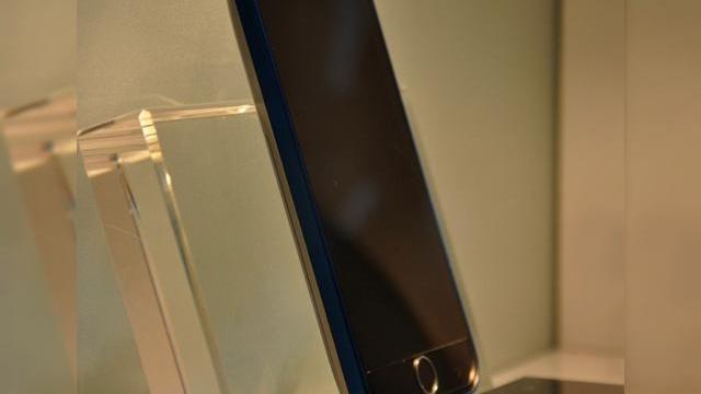 <b>Telefonul Huawei Android vine cu display touch, ramane un mister</b>In ciuda faptului ca ne asteptam ca Android sa fie pe buzele tuturor la Mobile World Congress 2009, iata ca putine terminale au sosit cu acest OS la bord, printre ele numarandu-se si telefonul Huawei din imaginea de mai jos. Handsetul Huawei este dotat cu...