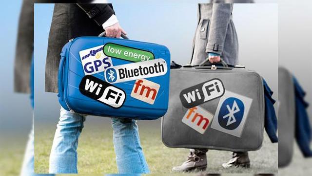 <b>Chipul Wireless CSR9000 incorporeaza WiFi, Bluetooth, FM si GPS</b>CSR este compania care a achizitionat recent celebrul producator de chipuri GPS SiRF si a folosit probabil experienta acestora pentru a dezvolta noul chip all in one CSR9000. Noul produs CSR incorporeaza o gama vasta de tipuri de conectivitate: Bluetooth,...