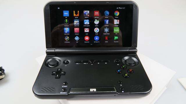 <b>GPD XD Unboxing: consolă portabilă şi tabletă de gaming care face formatul credibil (Video)</b>Nu se întâmplă în fiecare zi să scoţi din cutie o consolă portabilă la Mobilissimo.ro şi cred că nu am mai făcut aşa ceva de la PS Vita încoace. Acum avem de-a face cu un device ceva mai inedit, numit GPD XD şi care se inspiră clar de la un Nintendo DS..