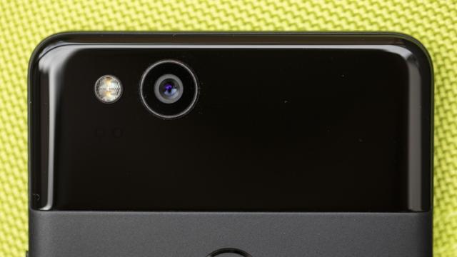 <b>Iată secretul modului Portrait de pe Google Pixel 2 şi Pixel 2 XL si cele 3 procese asociate</b>Așa cum știți, noile smartphone-uri Google Pixel 2 și Google Pixel 2 XL ne oferă posibilitatea de a realiza fotografii cu efect bokeh și asta doar din software fără a fi nevoie de o cameră duală. Astăzi avem ocazia să aflăm secretul din spatele 