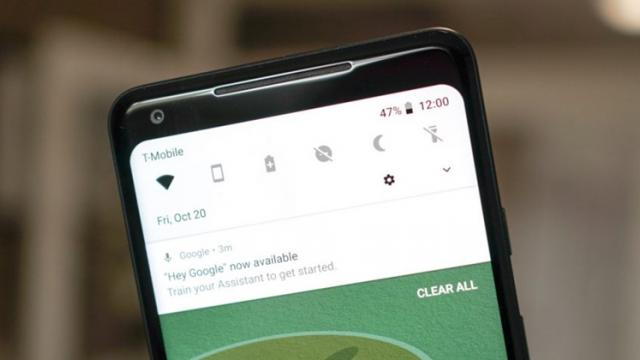 <b>"Hey Google" va activa în curând Google Assistant și pe terminalele Android</b>În acest moment boxele inteligente echipate cu Google Assistant se acționează prin rostirea comenzii vocale "Hey, Google", o comandă care în curând va fi asociată și smartphone-urilor ce vin echipate cu acest asistent vocal. Vestea de față sosește