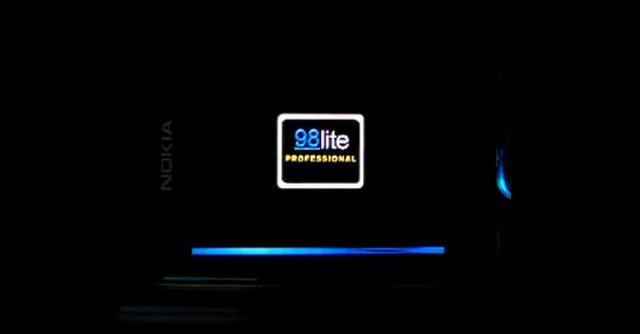 <b>Windows 98 ruleaza pe un telefon Nokia 6220 classic (Video)</b>Am trait sa o vedem si pe asta! Dupa ce am vazut un Nokia N95 ruland Windows 3.1 si ne-am manifestat convingerea ca handsetul poate rula si Windows 95, iata ca OS-ul Windows 98 Lite Professional isi face aparitia pe terminalul Nokia 6220 classic, dupa cum...