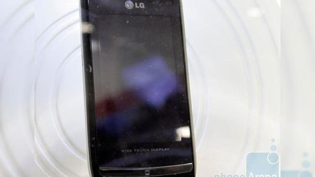 <b>LG Viewty II GC900 fotografiat pentru prima oara</b>Cu o saptamana in urma va informam ca LG pregateste un urmas pentru faimosul telefon Viewty, pe numele sau LG GC900, sau Viewty II. Iata ca au aparut acum si primele imagini cu promitatorul handset: Noul Viewty va sosi cu un display touchscreen de 3...