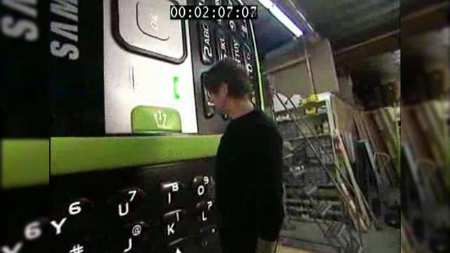 <b>Cricket si Samsung prezinta cel mai mare telefon din lume</b>O metoda inedita de marketing este sa stabilesti o noua performanta demna de Cartea Recordurilor, cum ar fi "Cel mai mare telefon din lume". Este vorba de un model functional al lui Samsung Messenger, promovat printr-o campanie a operatorului Cricket....