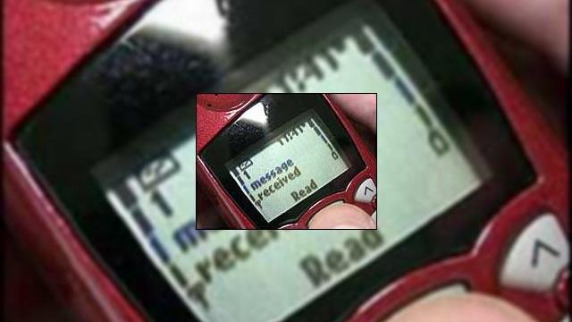 <b>Bombardamentul cu SMS-uri incepe saptamana viitoare</b>Dupa cum va informam intr-un articol anterior, persoanele care abuzeaza de serviciul de urgenta 112 vor fi pedepsite prin intermediul unui bombardament cu SMS-uri, iar masura este gata de a intra in vigoare, incepand cu saptamana viitoare. Bombardamentul...