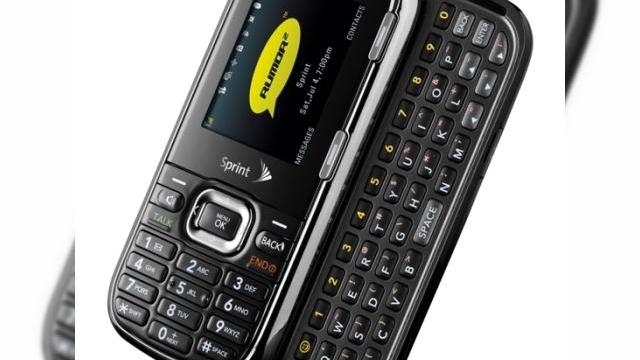 <b>LG Rumour2 devine oficial prin Sprint, costa 50 de dolari</b>Operatorul american Sprint pregateste un nou telefon LG, Rumor2, care va sosi la pretul de 49.99 dolari, dupa o reducere de 50 de dolari si cu un abonament pe 2 ani. Noul Rumor este disponibil exclusiv prin Sprint si vine dotat cu o tastatura full QWERTY...