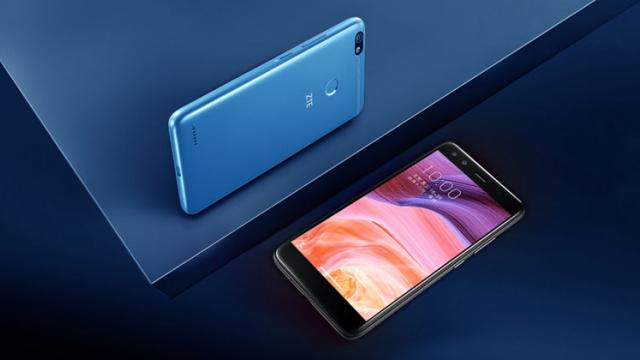 <b>ZTE Blade A3 debutează cu o cameră duală selfie și baterie de 4000 mAh; costă 120 dolari</b>Această zi de 30 octombrie ne aduce și lansarea smartphone-ului ZTE Blade A3 pe piața din China, un telefon cu preț accesibil ce vine echipat cu o cameră duală selfie. Handset-ul sosește în diferite variante de culoare și rămâne unul standard