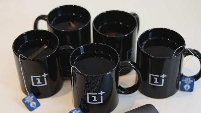 <b>OnePlus 5T are parte de numeroase materiale teaser; va sosi cu jack audio și funcție bokeh pentru selfie </b>Printre numeroasele lansări de astăzi își fac loc și câteva materiale teaser asociate lui OnePlus 5T, terminal care în continuare nu are o dată clară de lansare. Se vorbește despre un posibil debut pe data de 20 noiembrie și design-ul ar trebui