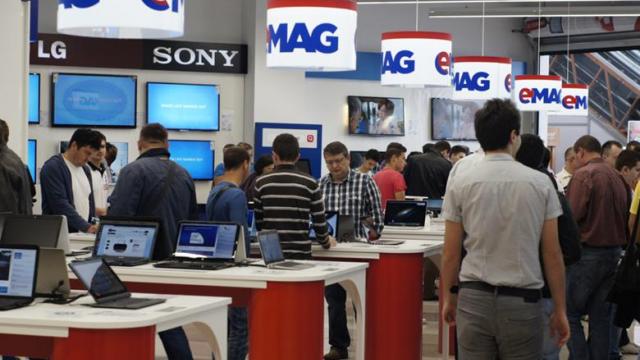 <b>eMAG.ro se pregăteşte intens de Black Friday, cu investiţii de 10 milioane de euro; Iată marile probleme rezolvate de retailer</b>Aţi aflat săptămâna trecută că eMAG.ro da startul reducerilor de Black Friday mai devreme şi anume pe 17 noiembrie. În pregătire pentru acest mare eveniment de shopping, retailerul a făcut investiţii speciale, de 10 milioane de euro. Scopul a fost..