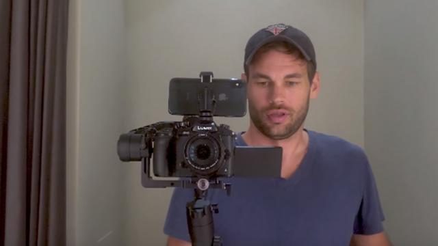 <b>Camera lui iPhone X este comparată cu un Panasonic Lumix GH5, cu accentul pe filmarea 4K; Terminalul Apple se ţine foarte bine! (Video)</b>Dacă SuperSAF ne prezintă teste foto comparative între iPhone X și cele mai populare smartphone-uri ale momentului, iată că cei de la Fstoppers.com decid să treacă la următorul nivel. Astfel camera duală de pe iPhone-ul aniversar 