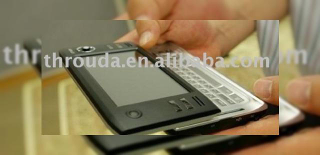 <b>Un terminal mobil neidentificat, o alta farsa?</b>Desi 1 aprilie a trecut, iata ca site-uri ca Pocketables au ales sa sarbatoreasca "Ziua Pacalelilor" cu o ghicitoare, in locul unei farse. Ce terminal este prezent in imaginea de mai jos? Acest slider misterios apare pe site-ul producatorului cu...