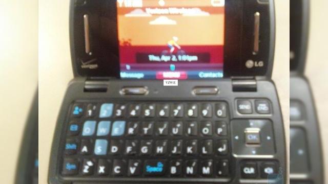 <b>LG enV3 fotografiat, gata de lansare prin Verizon</b>Iata ca au aparut in sfarsit primele imagini cu LG enV3 VX9200, urmasul seriei de handseturi LG V, enV si enV2. Terminalul a aparut pentru prima oara intr-o serie de imagini publicate de Phone Arena si iata una dintre aceste fotografii neclare, pentru a...