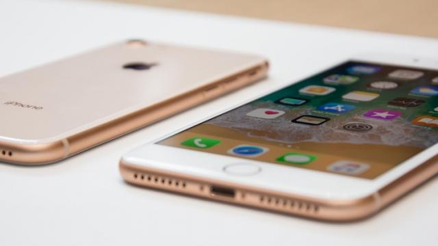 <b>iPhone 7 a fost cel mai bine vândut smartphone în trimestrul 3 la nivel global; piața smartphone crește cu 5.9% în această perioadă</b>Un raport din partea firmei de research Canalys ne dezvăluie astăzi cum s-au prezentat livrările de smartphone-uri la nivel global în trimestrul 3 al acestui an. Ei bine, cifrele indică o creștere cu 5.9% a livrărilor de smartphone-uri