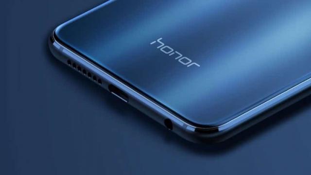 <b>Huawei Honor V10 ar putea debuta mai devreme decât credeam, pe 28 noiembrie</b>Ultima știre despre Huawei Honor V10 dezvăluia faptul că lansarea telefonului este programată pentru data de 5 decembrie, debut care astăzi se mută aparent. Lansarea dispozitivului ar putea veni mai devreme dintr-un motiv sau altul