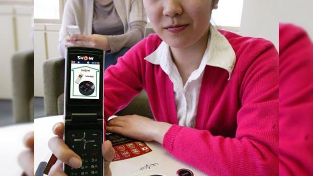 <b>KTF lanseaza robotul aspirator, controlat cu ajutorul telefonului mobil</b>KTF este un operator Sud Corean de telefonie mobila, care tocmai a anuntat lansarea unui robot aspirator, ce poate fi controlat prin intermediul unui telefon mobil 3G. Creat in colaborare cu firma coreana Microbot, robotul CW100, de fapt un aspirator...