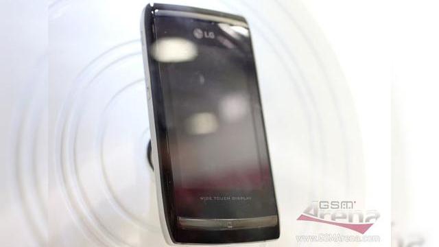 <b>Orange UK ne va face vara mai buna lansand telefonul LG GC900 Viewty 2</b>LG GC900 si-a facut deja debutul, in cadrul showului MWC 2009, dar din pacate terminalul se afla in spatele unei "custi" de sticla, iar specificatiile si data sa de lansare erau un mister. Iata ca in sfarsit am aflat si aceste informatii... Cunoscut si...